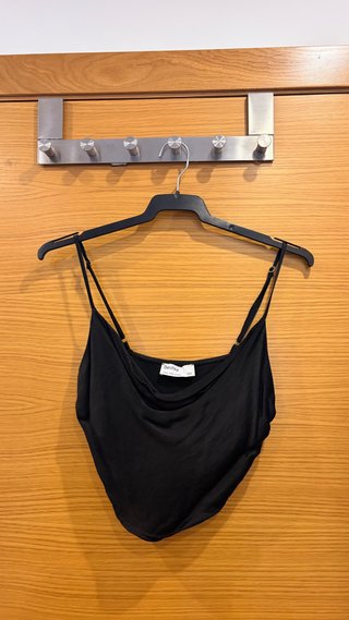 Top tirantes Bershka negro Talla S
