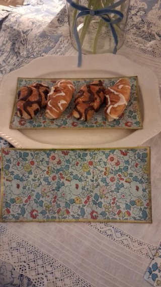 Bandeja decorativa floral dorada