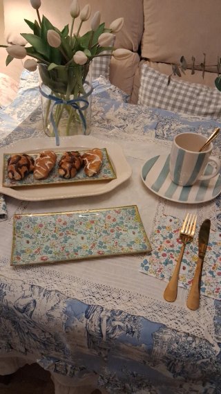 Bandeja decorativa floral dorada