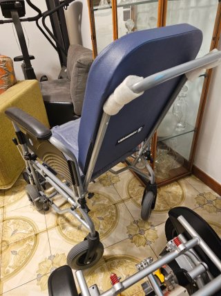 Sedia comoda reclinabile con ruote