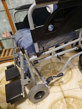Sedia comoda reclinabile con ruote