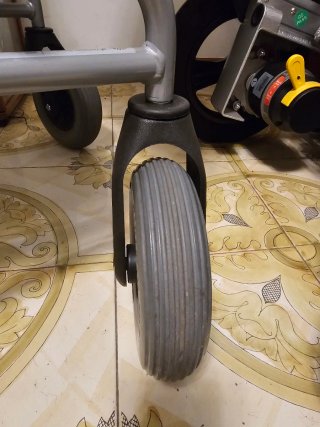 Sedia comoda reclinabile con ruote