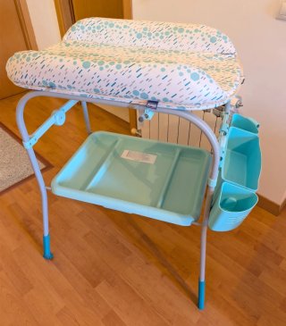 Cambiador plegable con bañera Chicco.