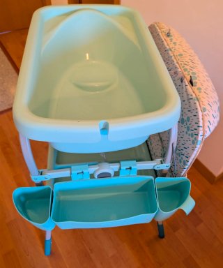 Cambiador plegable con bañera Chicco.