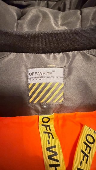 Abrigo Off-White Negro con Blanco