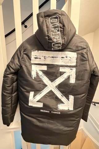 Abrigo Off-White Negro con Blanco