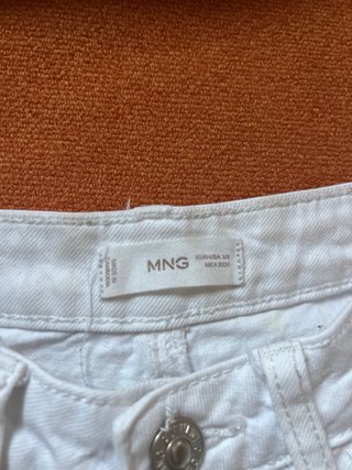 Pantalones vaqueros blancos acampanados