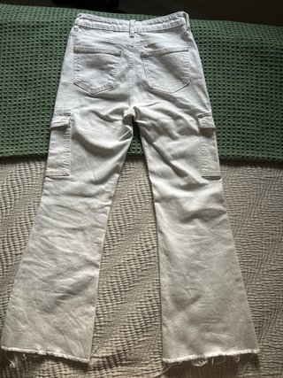 Pantalones vaqueros blancos acampanados