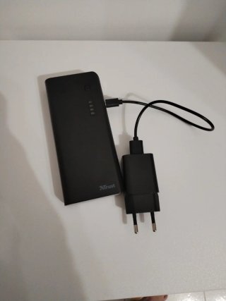 Power bank Trust nero