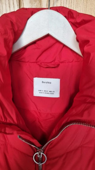 Plumífero Bershka rojo talla S