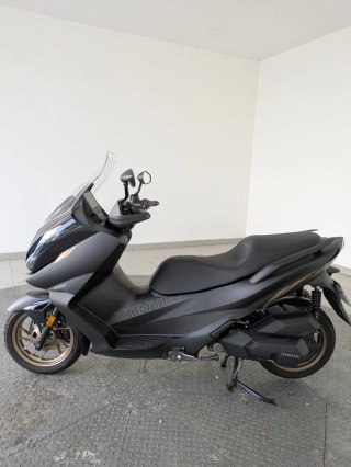 Zontes 125 E Maxi Scooter Negra