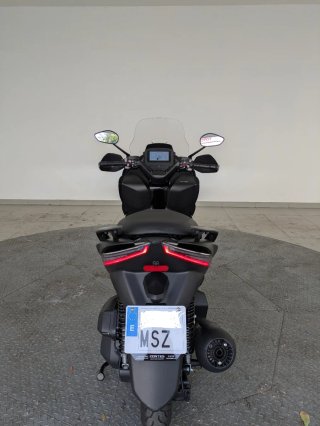 Zontes 125 E Maxi Scooter Negra
