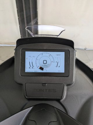 Zontes 125 E Maxi Scooter Negra