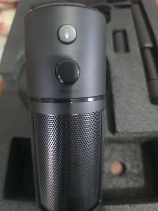 Micrófono Razer Seiren Emote RGB