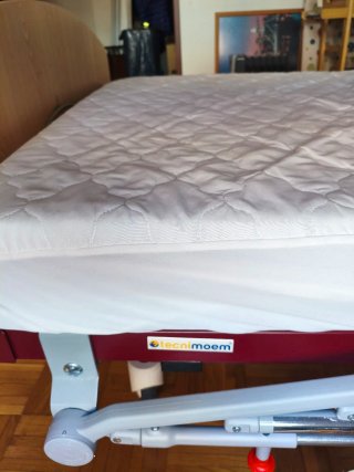 Cama articulada con barrera y colchón