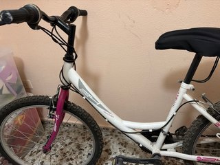 Bicicleta infantil BH blanca y morada