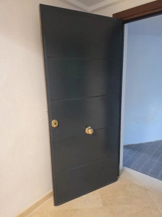 Puerta de entrada negra de alta calidad