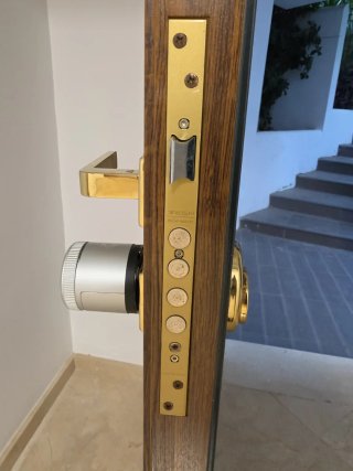 Puerta de entrada negra de alta calidad