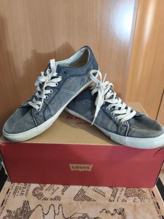 Zapatillas tela Levis grises