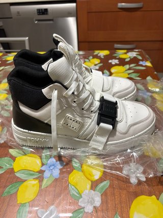 Scarpe Tommy Jeans bianche e nere