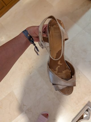 Zapatos de tacón plateados para fiesta