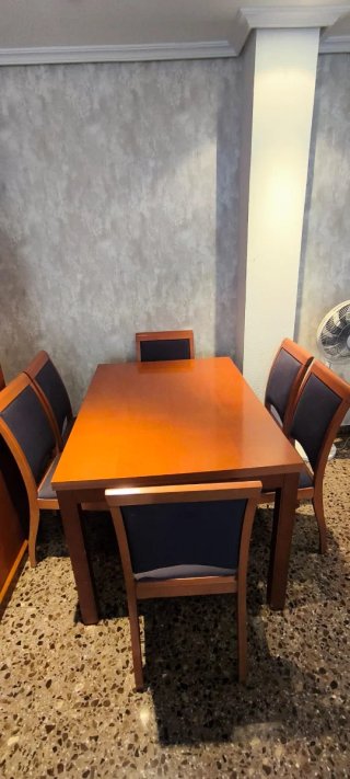 Mueble comedor, mesa y sillas. Últimos días