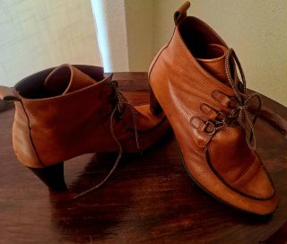 Botines de piel marrones