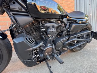 Harley-Davidson Sportster 1250 S Negra