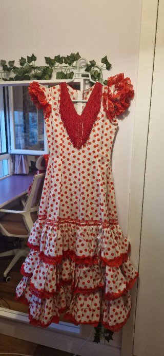 Traje de flamenca lunares rojo y blanco