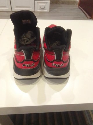 Zapatillas Fila Talla 40 Rojas y Negras