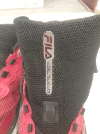 Zapatillas Fila Talla 40 Rojas y Negras