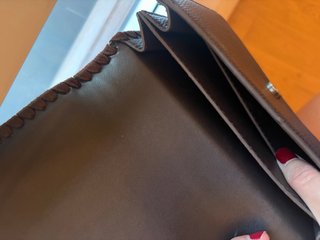 Bolso artesanal cuero con cierre imán