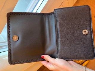 Bolso artesanal cuero con cierre imán