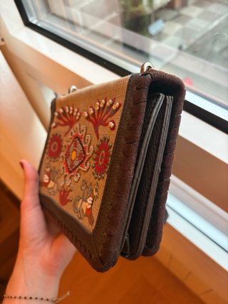 Bolso artesanal cuero con cierre imán