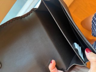 Bolso artesanal cuero con cierre imán