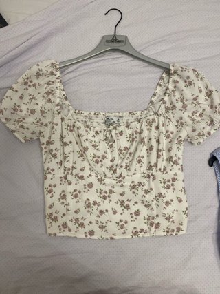Top flores Hollister talla M