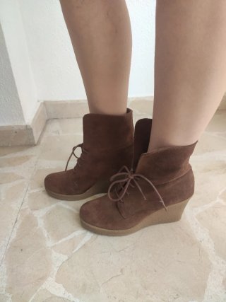 Botines marrones marca chamby de ante y piel