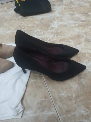 3 pares de tacones beige y negros
