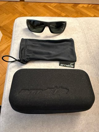 Occhiali da sole Arnette neri