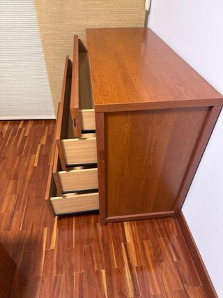 Aparador de madera con 4 cajones