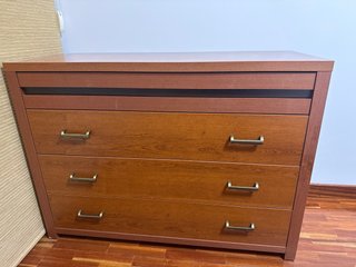 Aparador de madera con 4 cajones