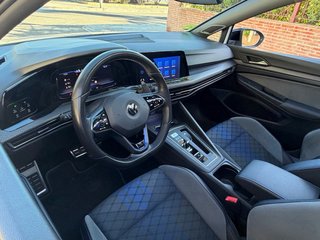 Volkswagen Golf 8 R320 AKRAPOVIC