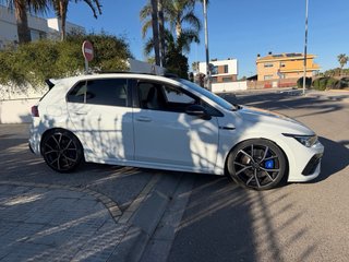 Volkswagen Golf 8 R320 AKRAPOVIC