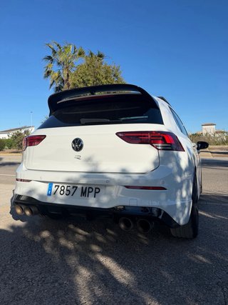 Volkswagen Golf 8 R320 AKRAPOVIC