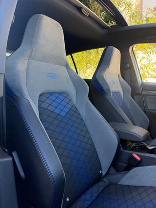 Volkswagen Golf 8 R320 AKRAPOVIC