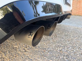 Volkswagen Golf 8 R320 AKRAPOVIC