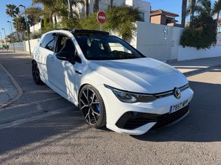 Volkswagen Golf 8 R320 AKRAPOVIC