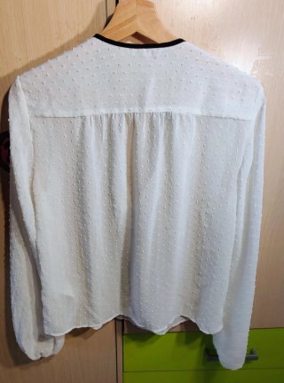 Blusa Stradivarius plumeti blanca T.L
