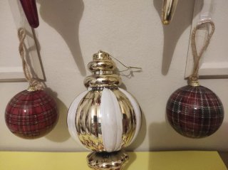 Lote de  Bolas de Navidad y figuras de Madera