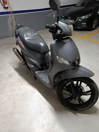 Peugeot tweet 125 gris